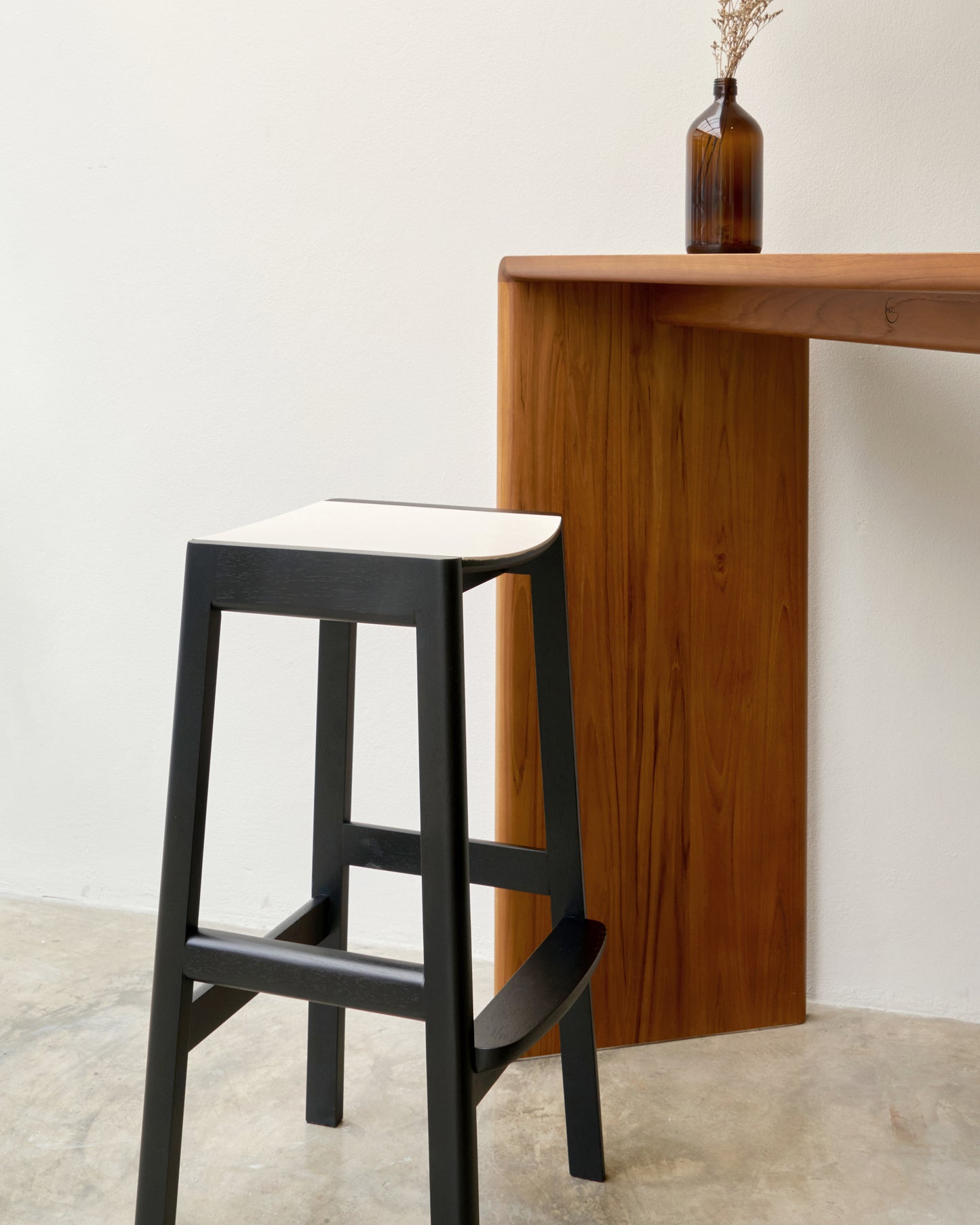 Tami Stool